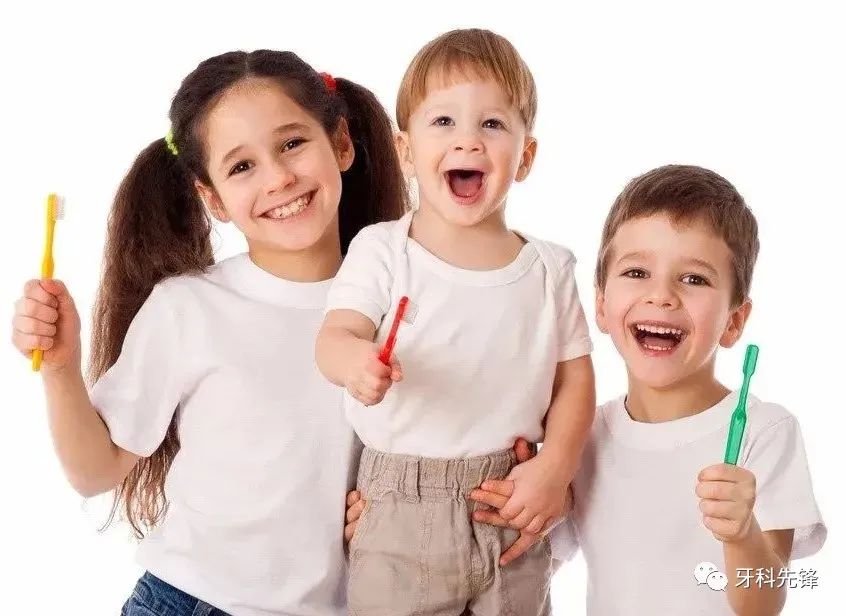 這六大口腔不良習慣導致兒童牙畸形，影響孩子顏值！發現要及時糾正！